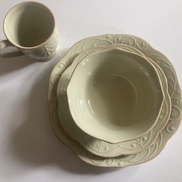 4 Piece Lenox French Perle Dinner Set in Pistachio